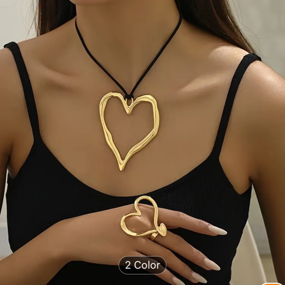 *NWT* Beautiful Heart Necklace and Ring. Soo Classy.👌